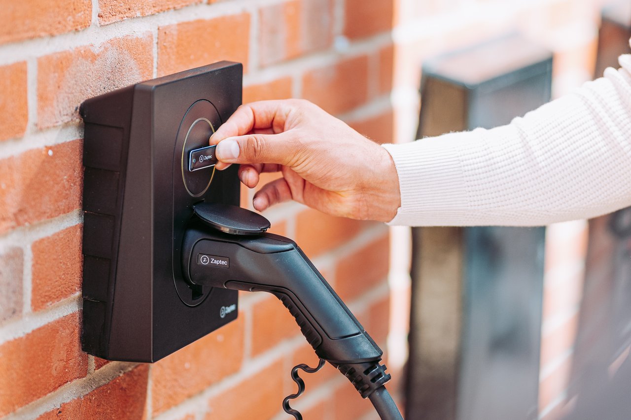 Zaptec GO 2 - Slimme laadpaal - Type 2 Socket - 22KW + Zaptec sense pakket