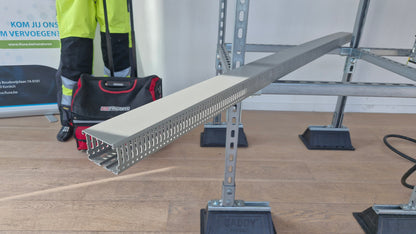 PVC_bedradingskanaal_80x60_Fluxa_breekgoot_kabelgoot_met_breeklijnen Grijs